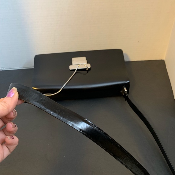 Gucci Shoulder Bag - Picture 4 of 15